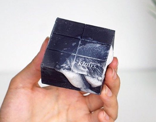 klairs-gentle-black-sugar-charcoal-soap-review-sebum-removing-charcoal-soap-to-kick-out-those-gunks